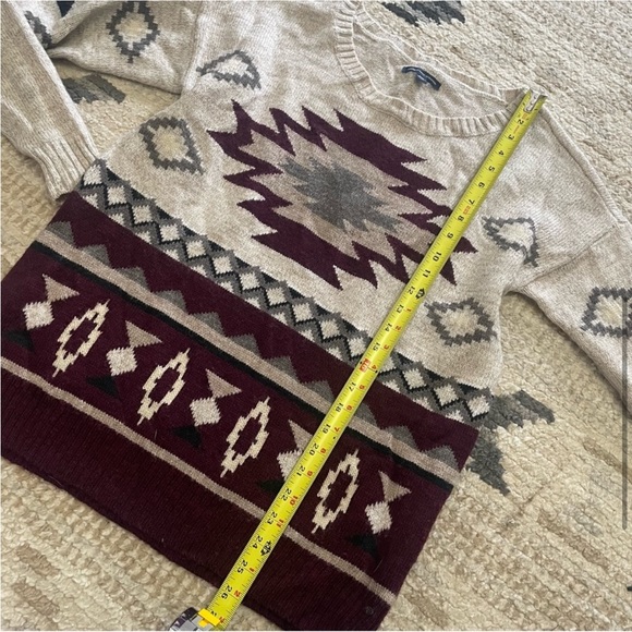 American Eagle Beige & Maroon Aztec Sweater Women size Medium - Picture 5 of 6